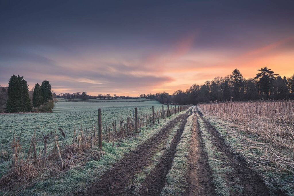 Cold crisp colourful sunrise this morning ❄️ 🌅

#sunrise #sunrisephotography #sunriselover #nature #naturephotography #winter #winterlandscape #landscapephotography #frosty #frostymorning #frostyweather #newbury #berkshire #photographer