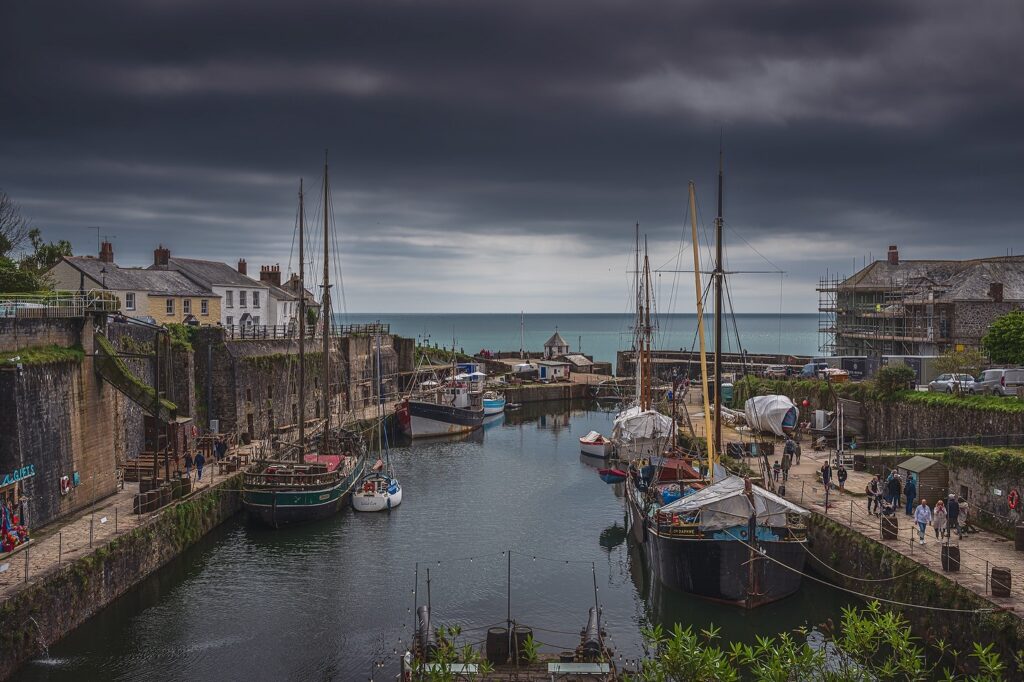 Charlestown - captured at midday 📷 ⛵️

#charlestown #charlestown #harbour #restaurants #bars #boats #cornwall #cornwallcoast #cornwall #landscape #costaltown #nikonz40mmf2 #nikonz8 #nikon #beachphotography #harbourphotography