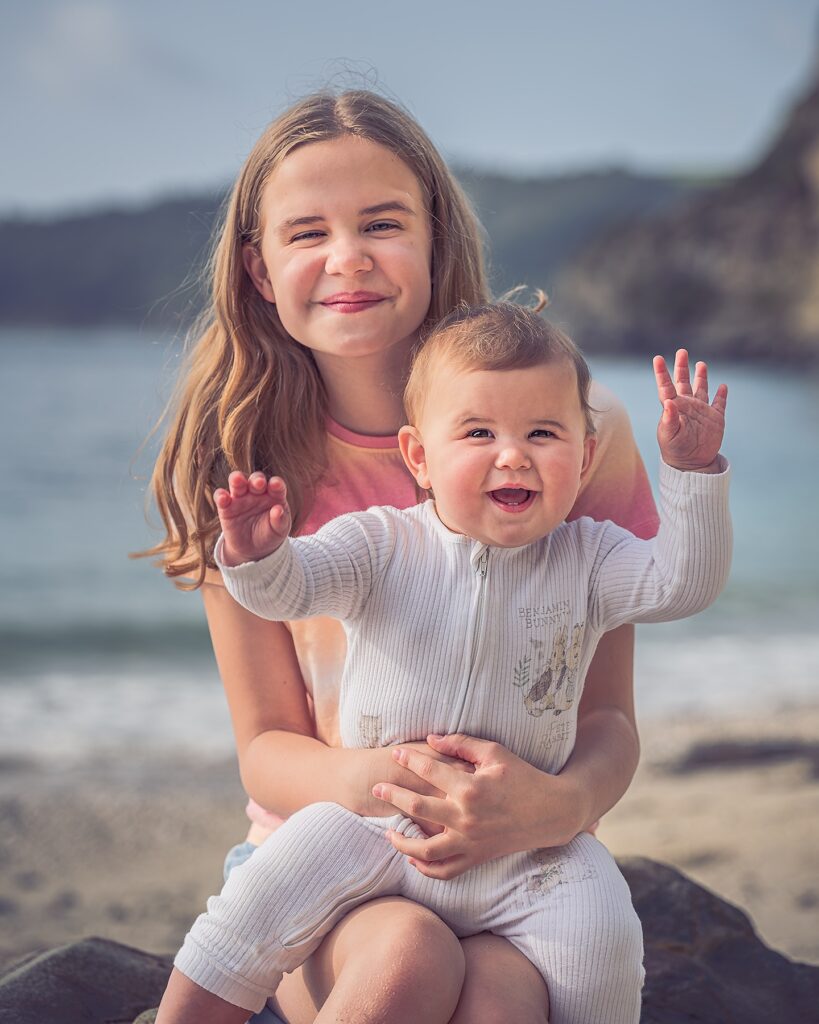 Thea &amp; Jose - fun times on the beach together &amp; swims out to the raft 🌞 🏊‍♂️ 🏖️

#cornwall #cornwallcoast #privatebeach #beachportraits #beachlife #beaches #beachphotography #beachphotos #smiles #funtimes #sisters #nikon #nikonuk #nikonz8 #nikonz105macro