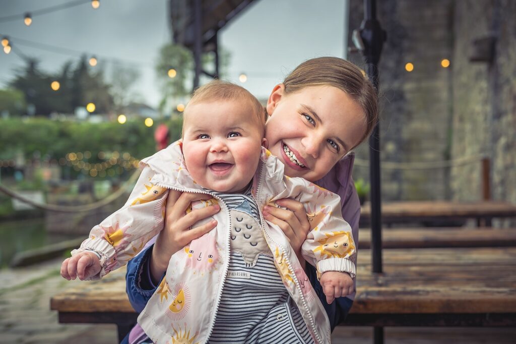 Street food lunch at Charlestown 🥘 - Thea being such a great big sister 👩

#charlestown #cornwall #cornwallcoast #cornwallbeaches #cornwallharbour #food #lunch #sisters #bigsister #cornwallfood #portrait #candidportrait #nikonz8 #nikonz40mmf2 #40mm