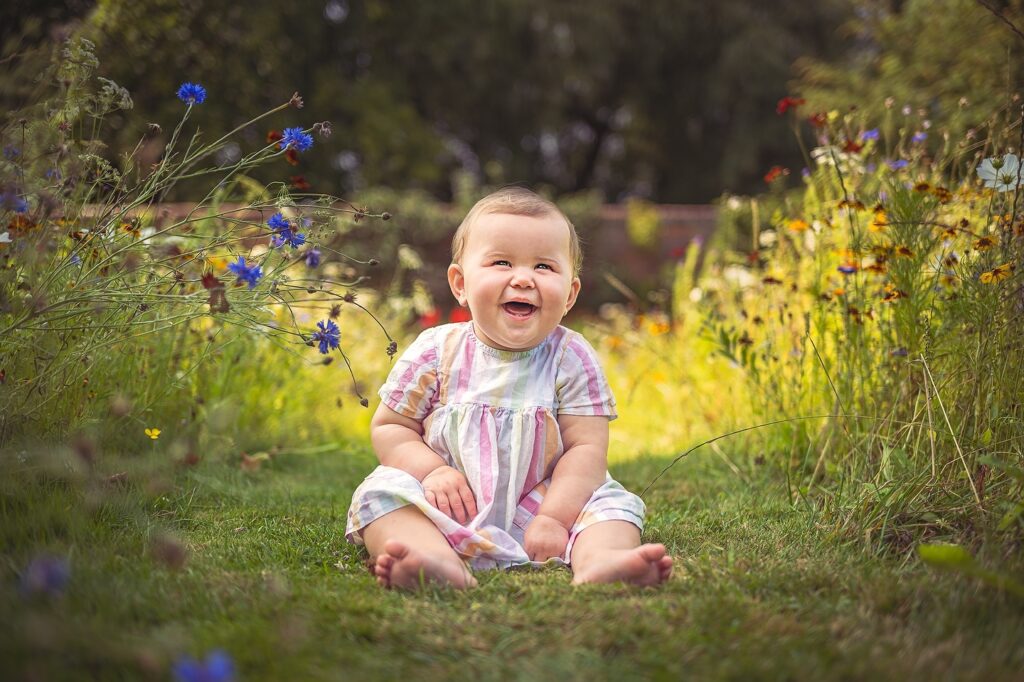 National Trust The Vyne - Josie enjoying the wild flowers - Thea always making her giggle 😃

#nationaltrust #nationaltrustthevyne #flowers #wildflowers #wildflowersportrait #gardens #gardenportraits #beautifulgardens #sunshine #sunshine🌞 #sunnygardens #nikonuk #nikonz40mmf2 #wideopen #newbury #berkshire #photographer