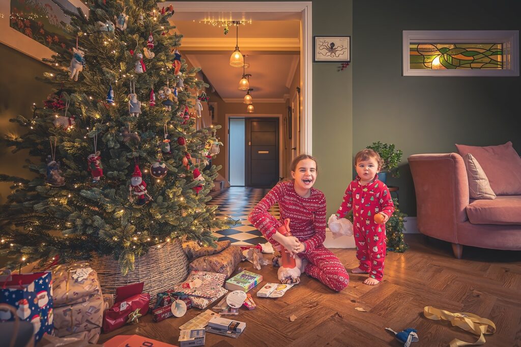 Merry Christmas to everyone 🎄 🎅 Thea this morning so excited she’s been up literally the entire night lol 😂

#christmas #christmasmorning #christmaspresents #christmas2024 #presents #portrait #portraitfamily #happy #excited #christmastree #interior #christmasday #nikon #nikonz1424mmf28 #newbury #berkshire