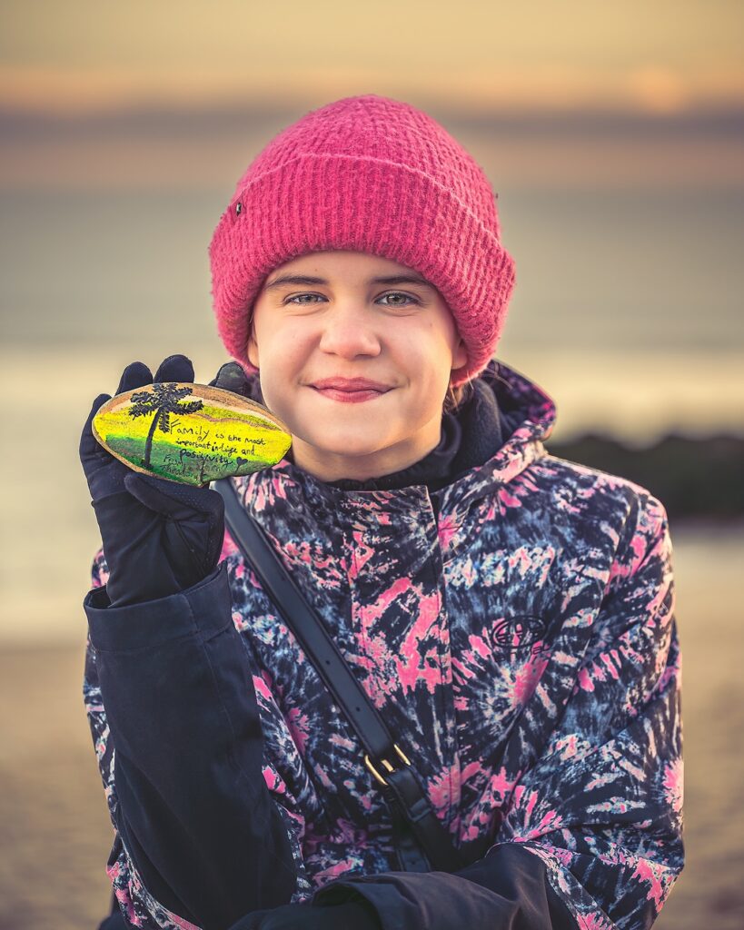 Thea at Mudeford yesterday. Thea found a smooth stone and painted it for the community art project whilst we had lunch at @thenoisylobster 🦞😀

#noisylobster #mudeford #mudefordbeach #art #nhsheroes #portrait #beachportrait #beachadventures #beachlife #artproject #creativity #happy #nikonuk #nikonz105macro #nikonz8 #newbury #berkshire #photographer