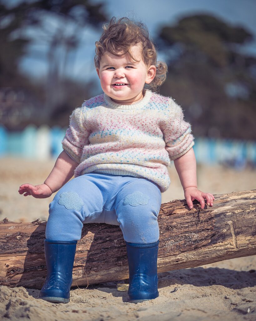 Mudeford 🍦☕️🍔 &amp; back for Theas swim sessions

#mudeford #lunch #noisylobster #mudefordbeach #mudefordquay #beach #beachportrait #beachvibes #portrait #candid #candidportrait #nikonuk #nikonz105mmmcf28s #newbury #berkshire #photographer